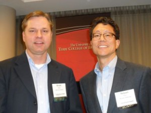 Audience Choice winner Bruce Raza of AgVoice global and MITEF moderator Nelson Chu, Kinetic Ventures. Run It By The Pros November 2015